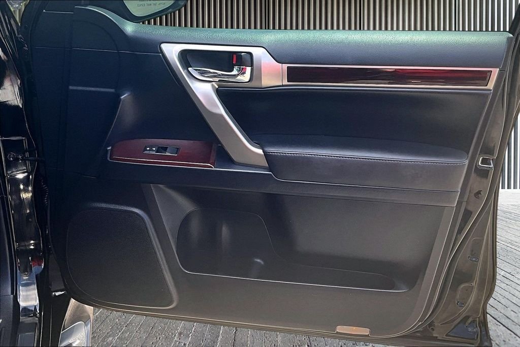 Used 2017 Black Lexus 460 image 26