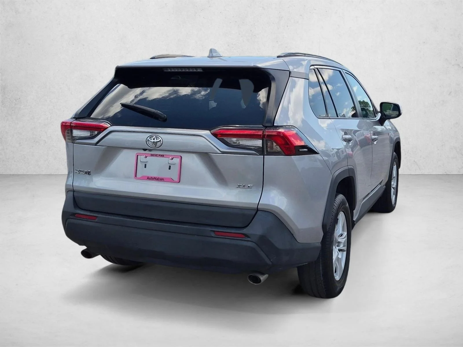 Used 2019 Silver Sky Metallic Toyota XLE image 5