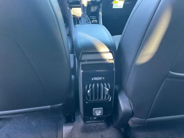 New 2026 Bright White Clearcoat Jeep Latitude image 11