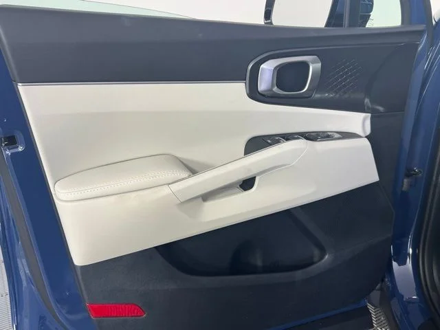 2025 Kia Sorento S - Photo 18