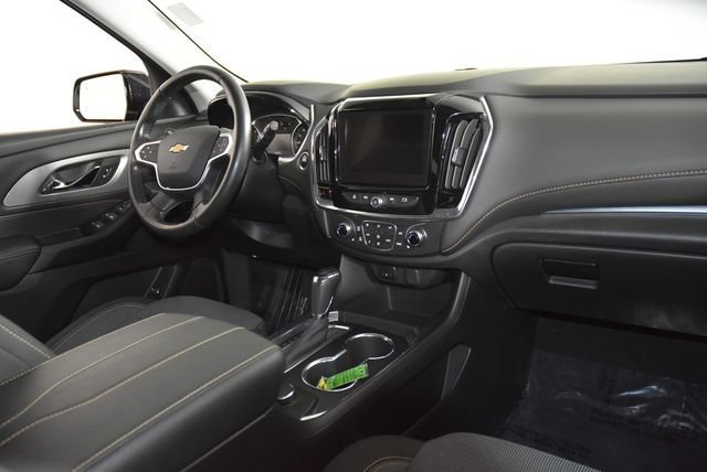 Used 2020 GRAPHITE METALLIC Chevrolet LT Cloth image 20