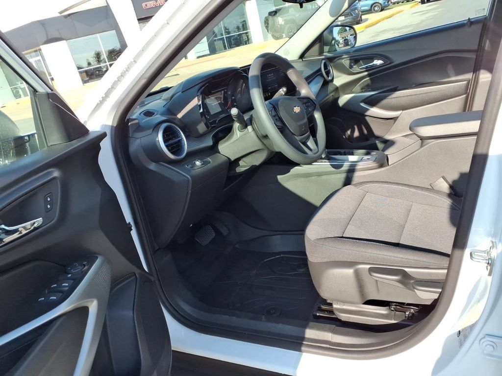 Used 2026 Summit White Chevrolet LS image 17
