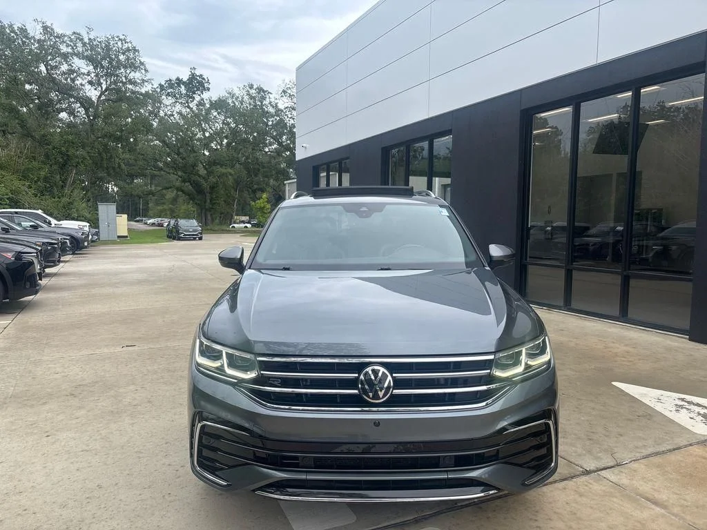 Used 2022 Gray Volkswagen 2.0T SEL R-Line image 10