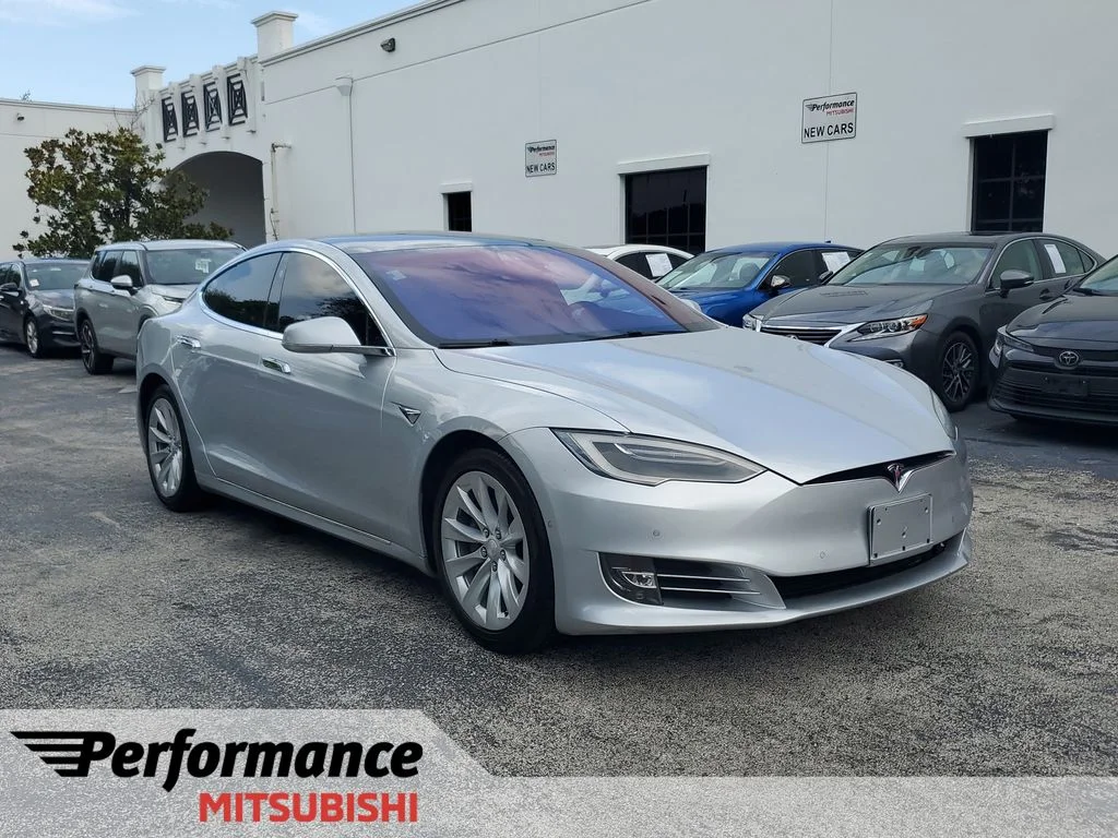 Used 2018 Gray Tesla  image 1