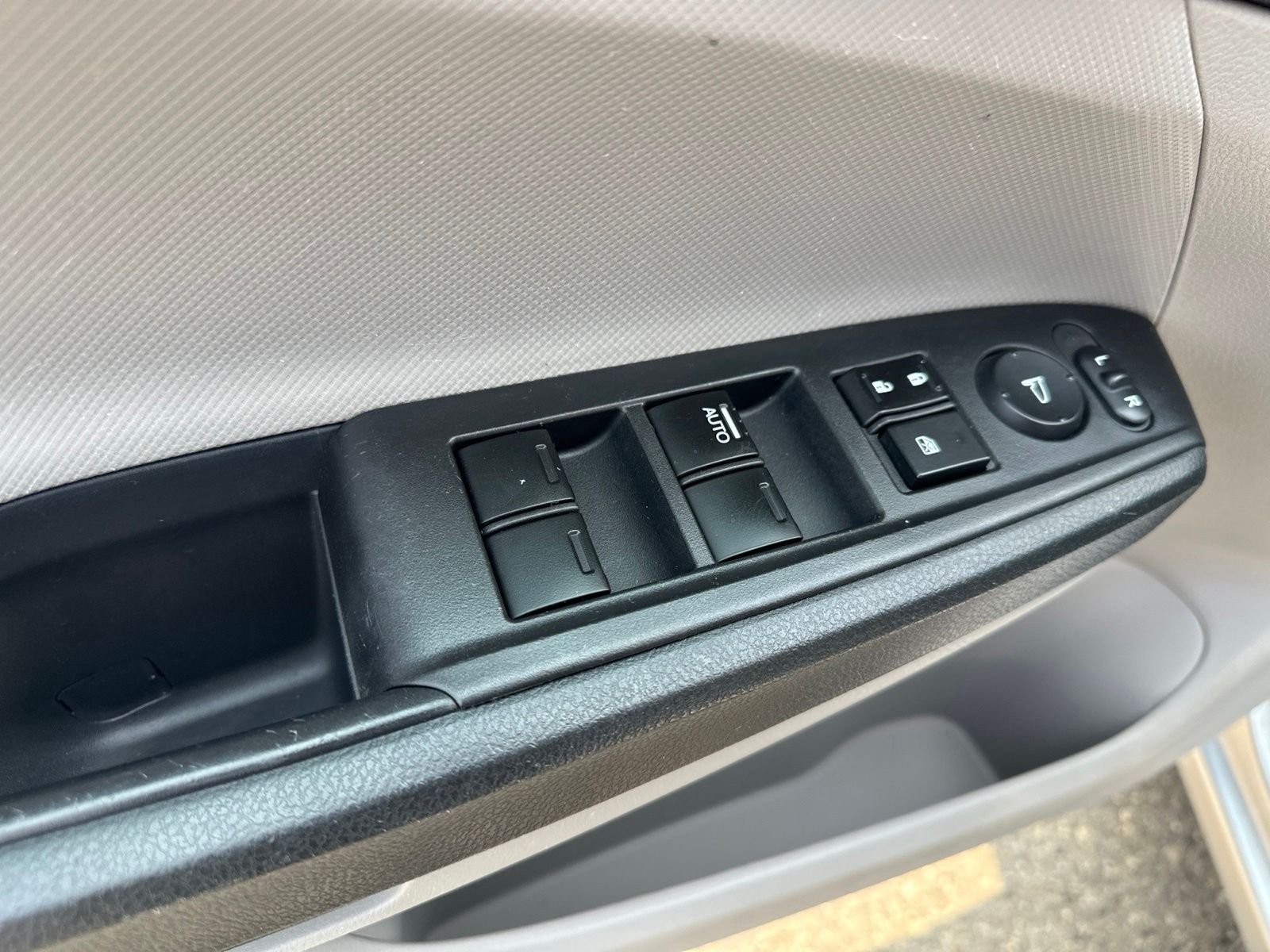 Used 2012 Silver Honda LX image 17