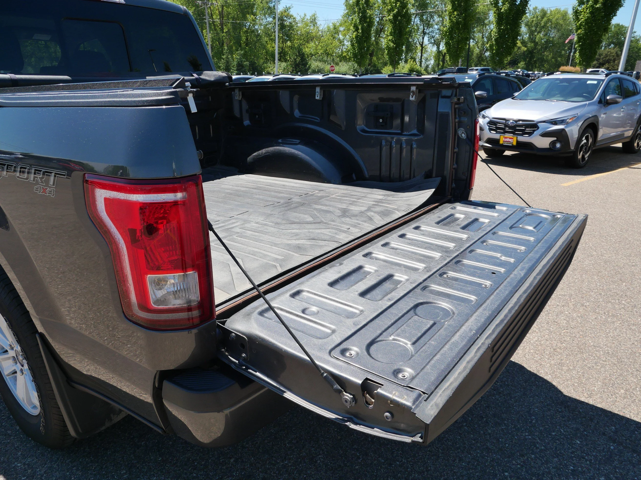 Used 2015 Magnetic Metallic Ford XL image 18