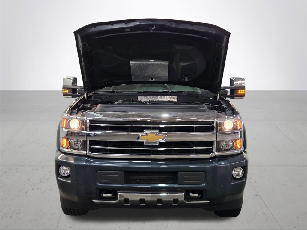 Used 2018 GRAPHITE METALLIC Chevrolet High Country image 5