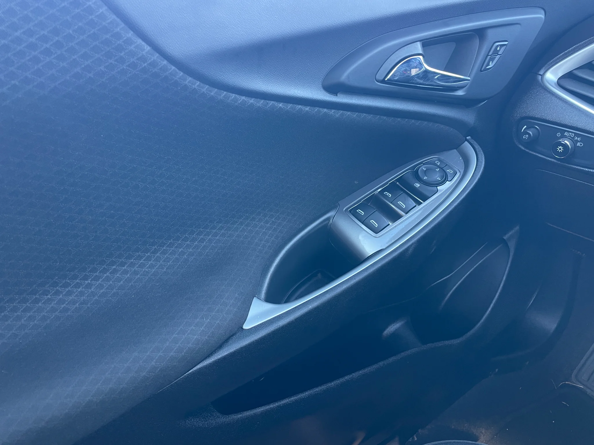 Used 2025 Mineral Gray Metallic Chevrolet LT image 18