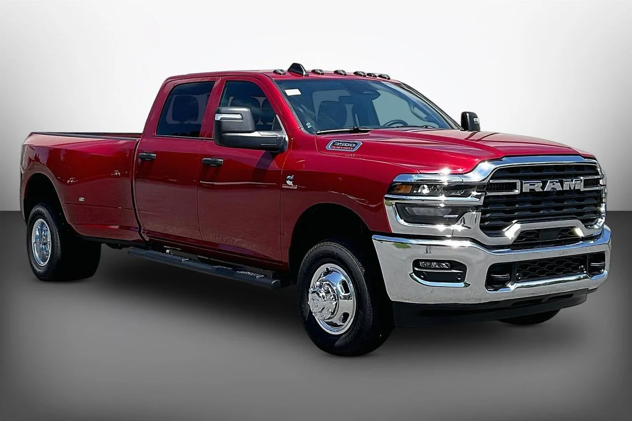 New 2026 Molten Red Pearl-Coat Exterior Paint RAM Tradesman image 2
