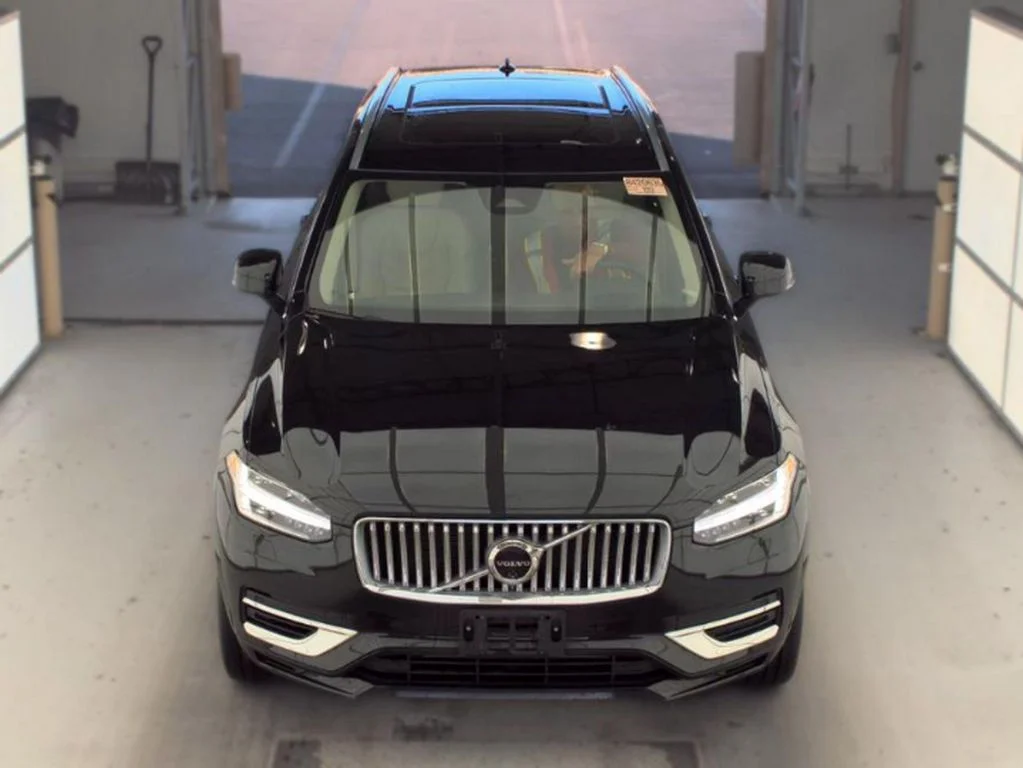 Used 2024 Onyx Black Metallic Volvo Ultimate image 3
