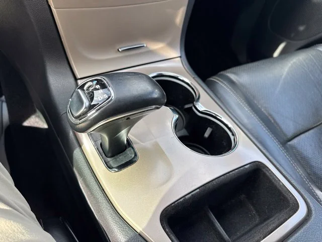 Used 2015 White Jeep Overland image 24