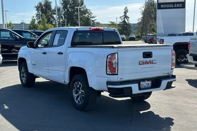 Used 2022 SUMMIT WHITE GMC 4WD AT4 w/Cloth image 10