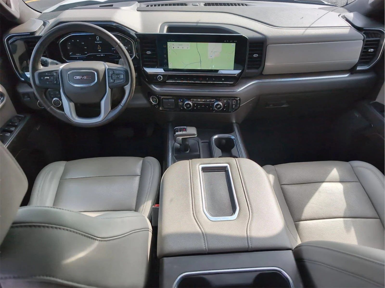 Used 2022 White Frost Tricoat GMC SLT image 32
