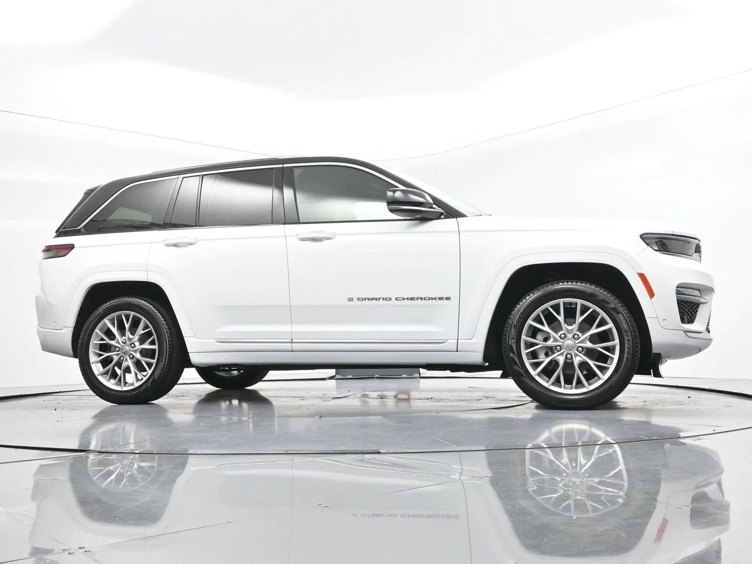 Used 2022 White Jeep Summit image 50