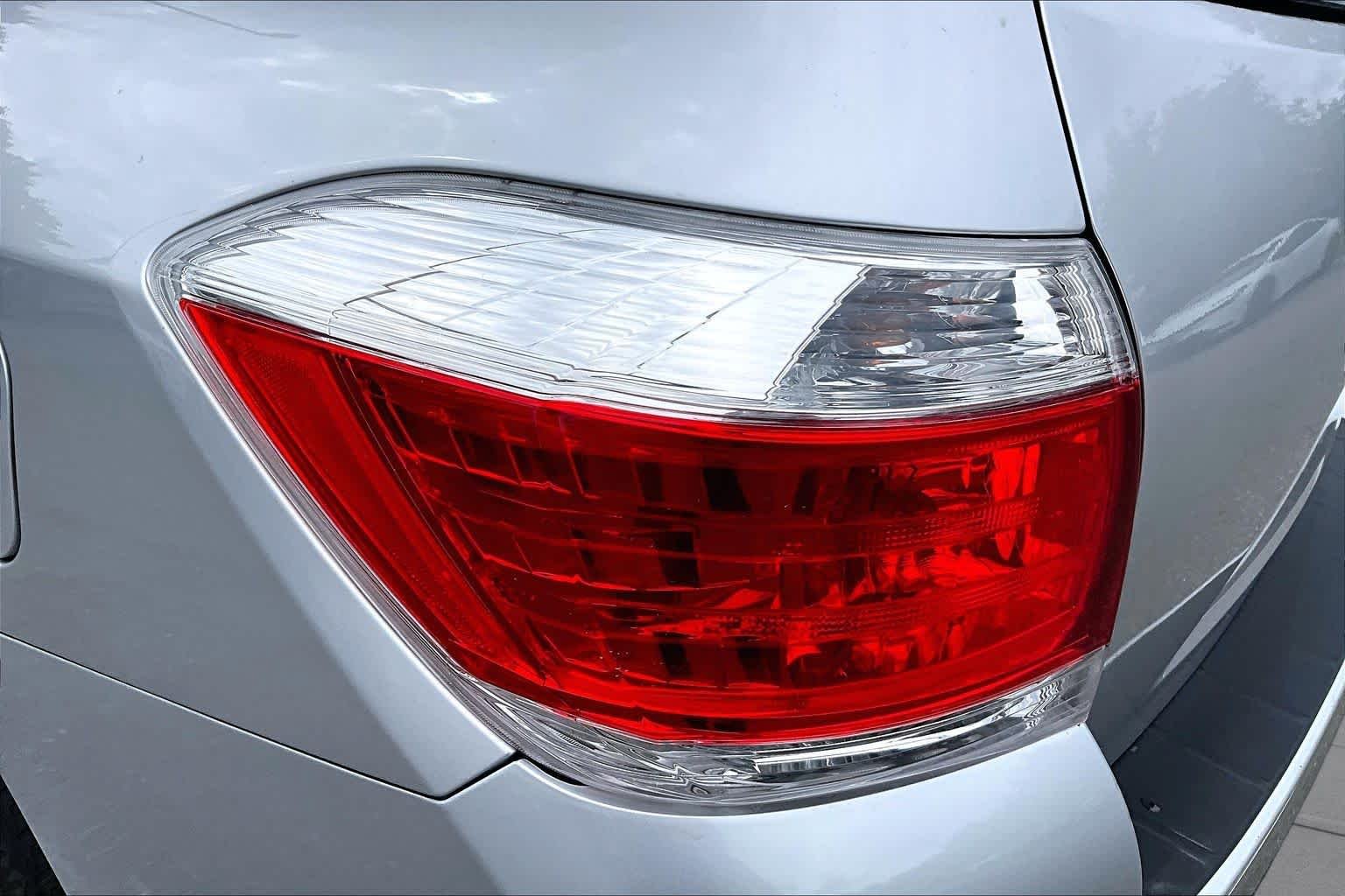 Used 2012 Classic Silver Metallic Toyota  image 26