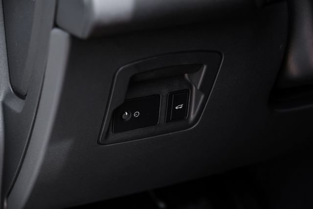 New 2026 Fuji White Land Rover S image 31
