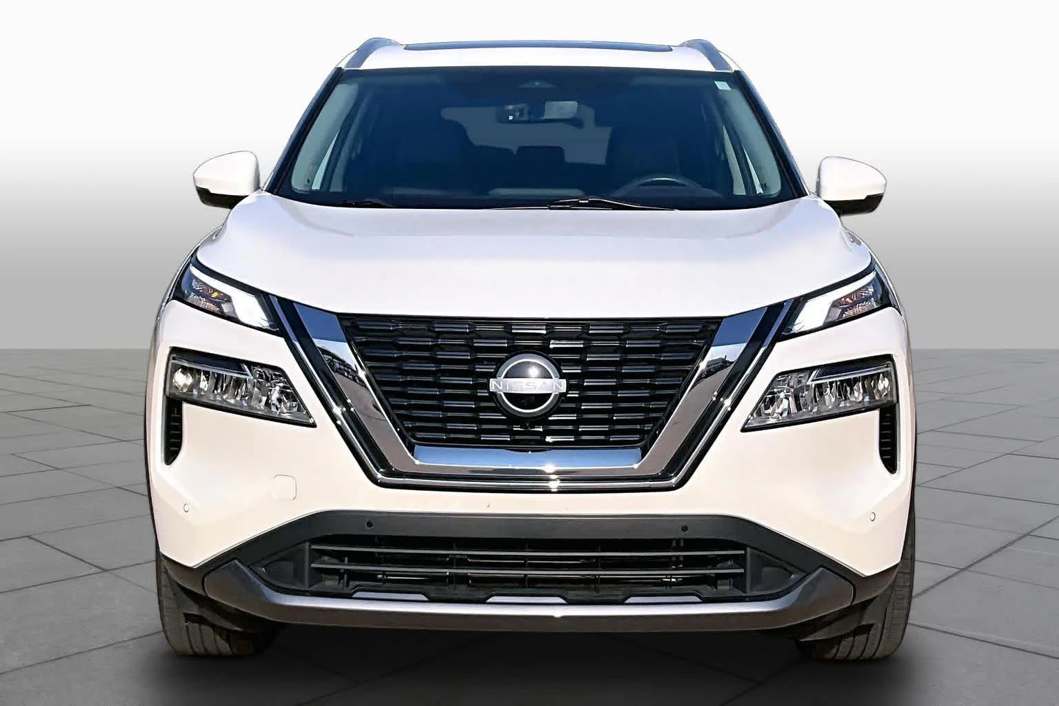 Certified Used 2023 Pearl White Tricoat Nissan SL image 3