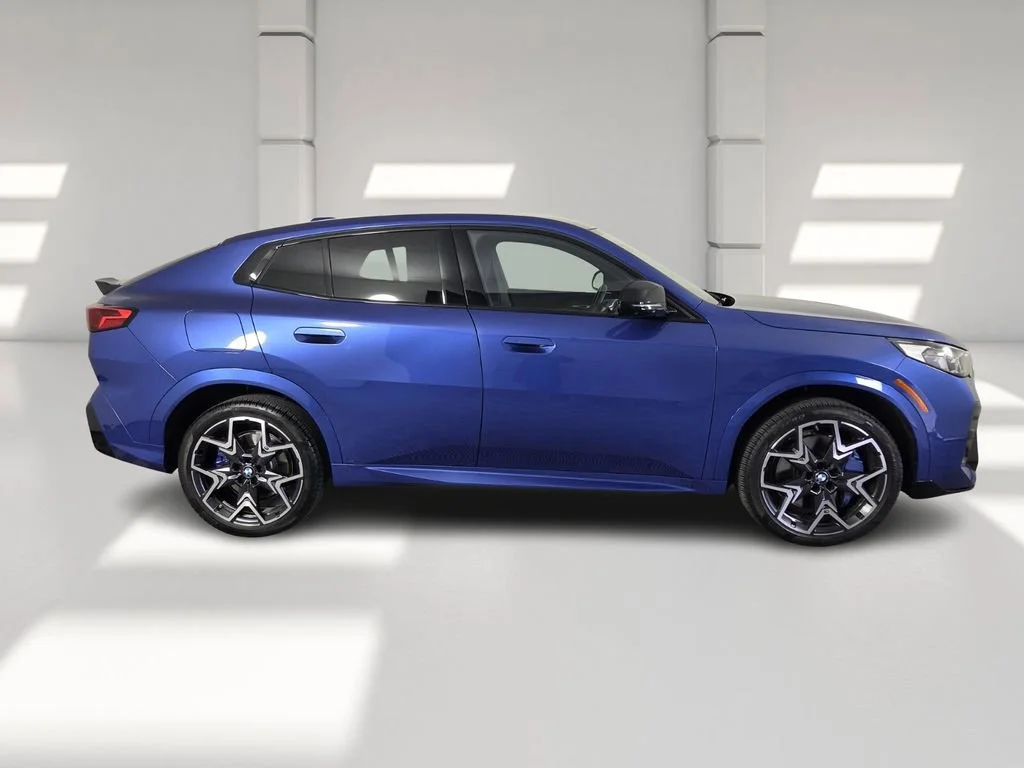 Used 2025 Blue Metallic BMW M35i image 5