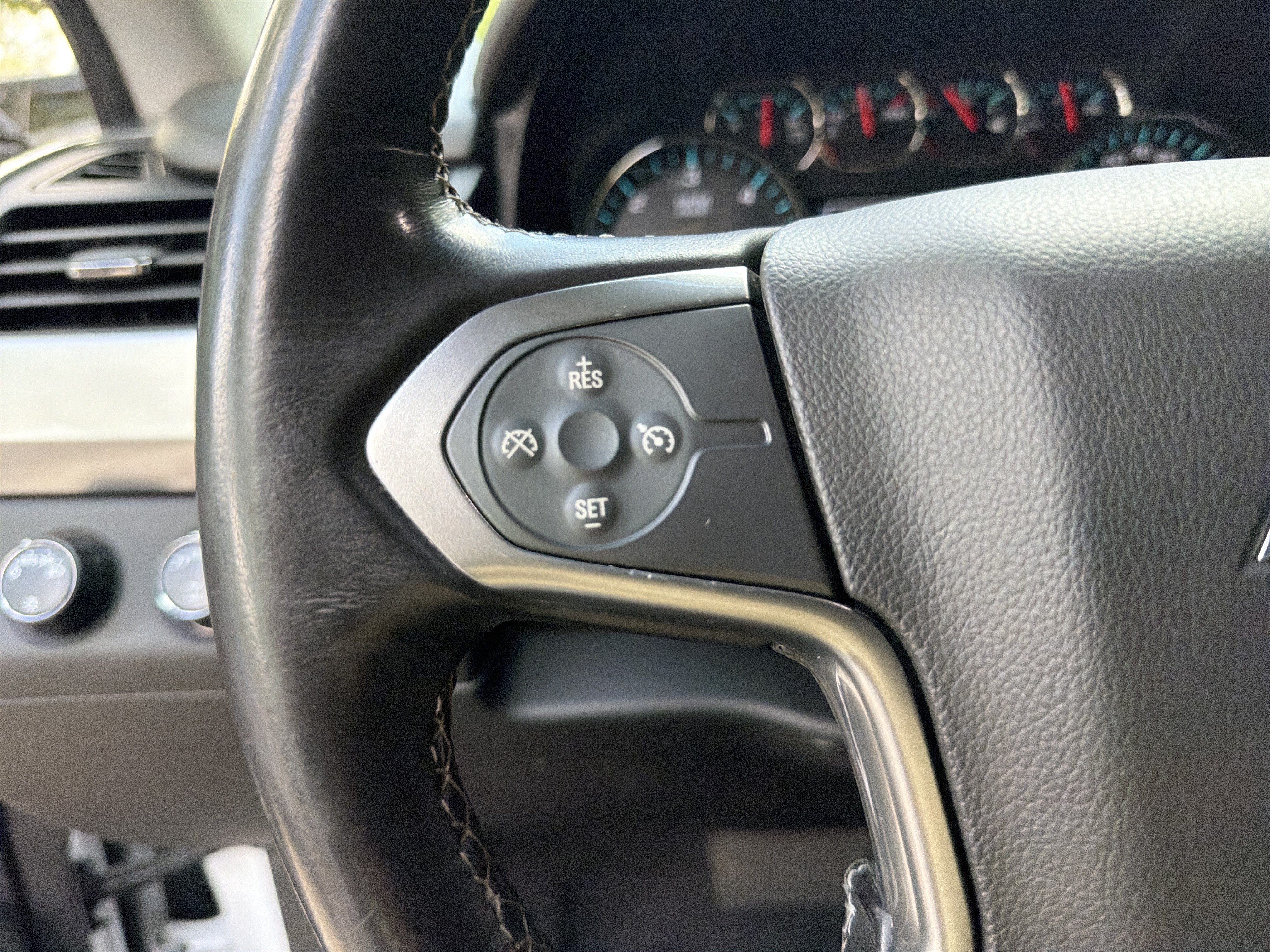 Used 2019 Summit White Chevrolet LS image 24