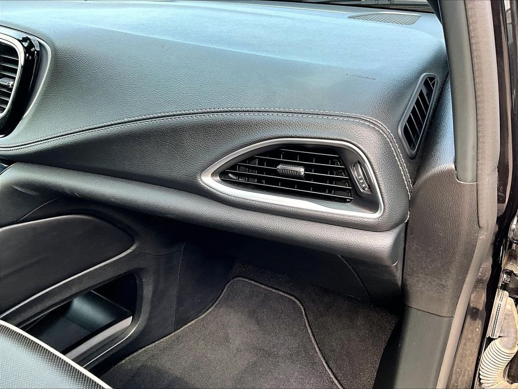 Used 2025 Black Chrysler Limited image 13