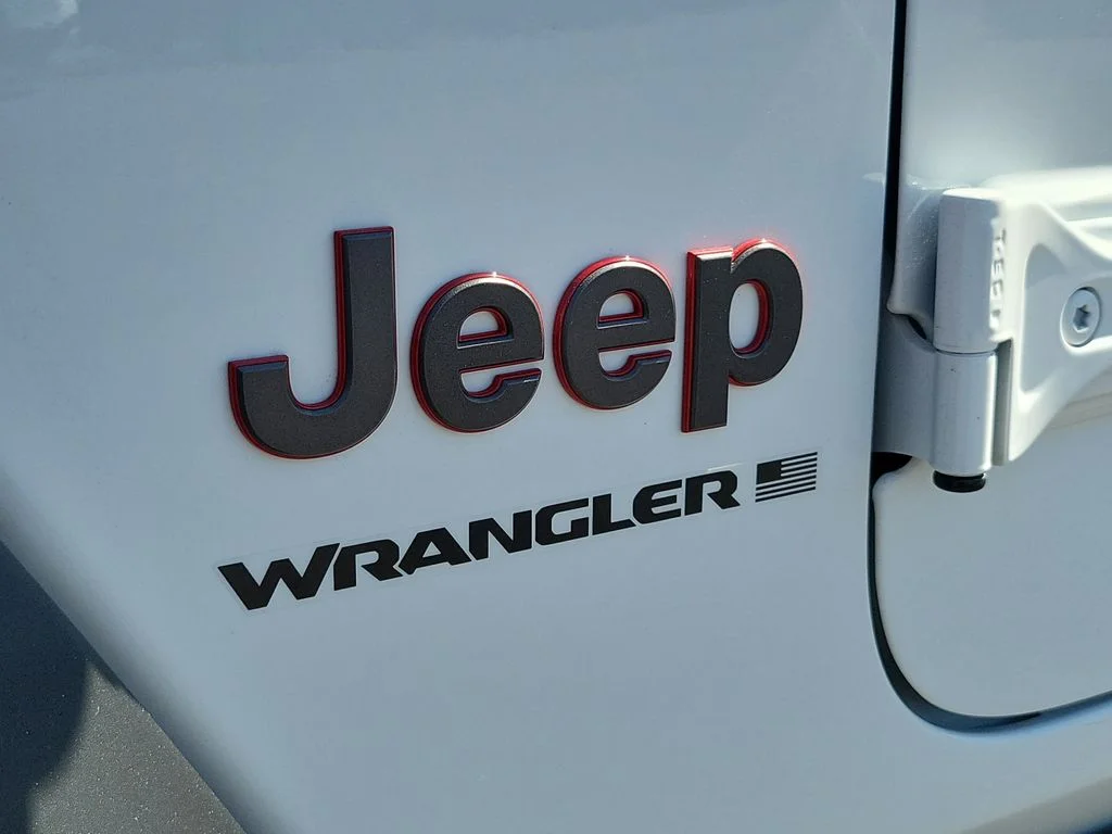 Used 2024 Bright White Clearcoat Jeep Rubicon image 30