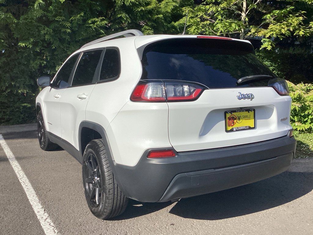 Used 2019 White Jeep Latitude Plus image 9