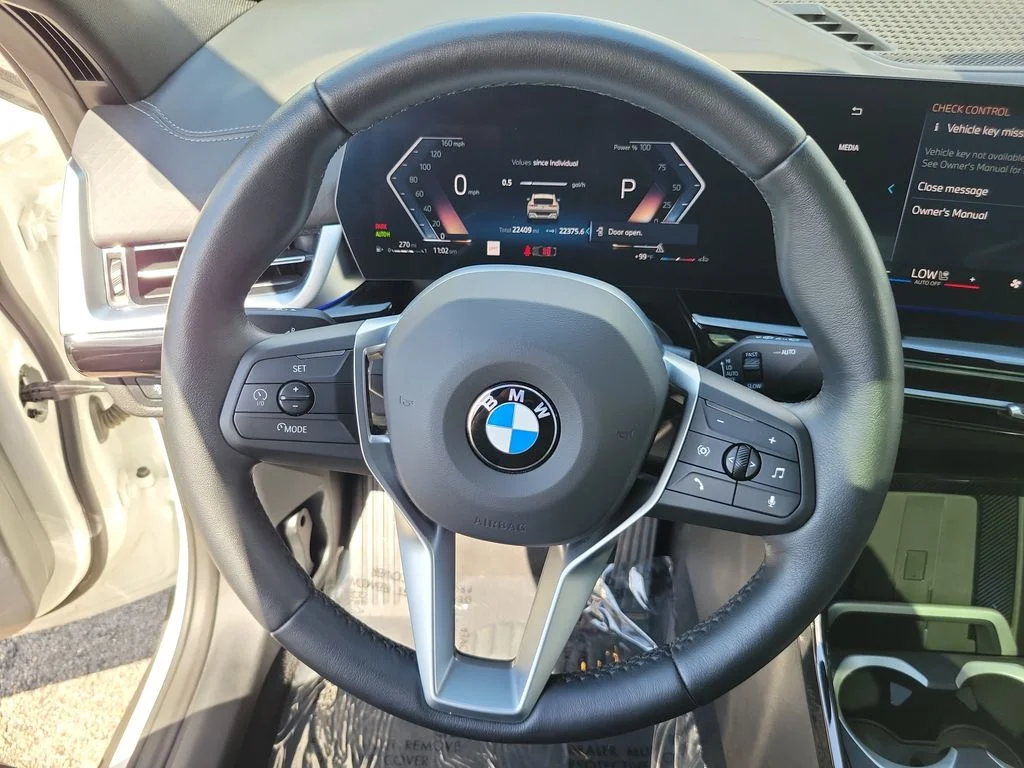 Used 2026 White BMW xDrive28i image 32