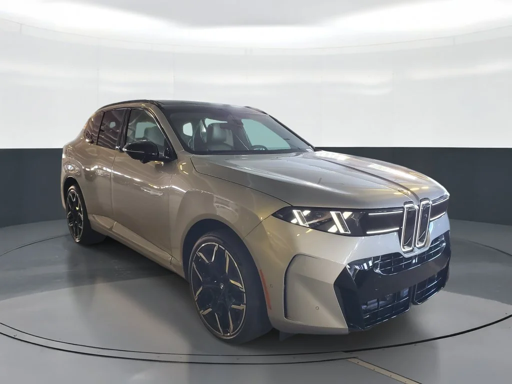 New 2027 Space Silver Metallic BMW  image 2