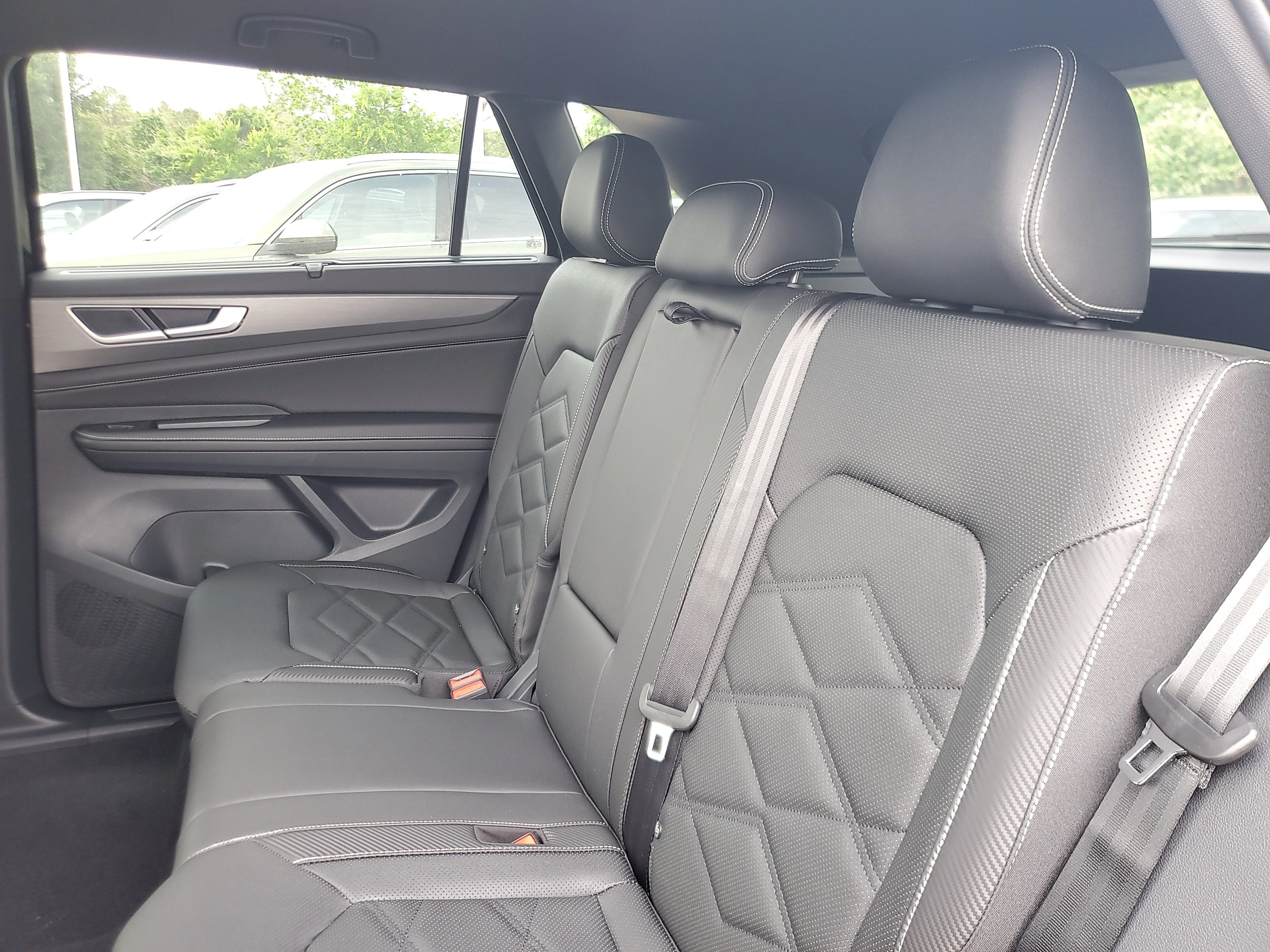 New 2026 Black Volkswagen 2.0T SE w/Technology image 10