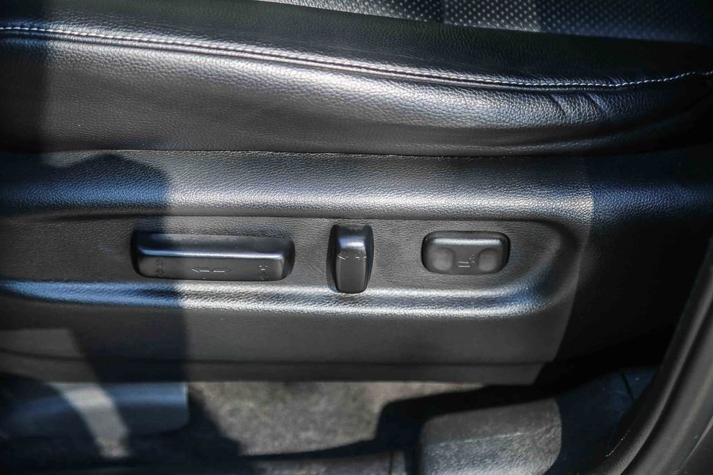 Certified Used 2023 Modern Steel Metallic Honda AWD RTL-E image 22