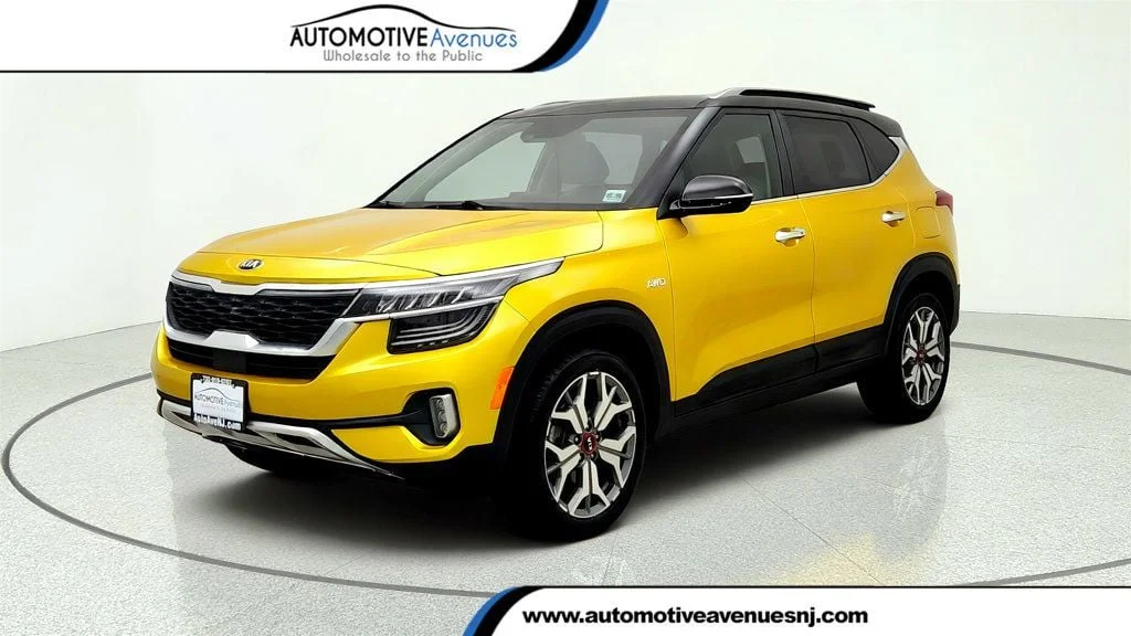 Used 2021 Starbright Yellow Kia SX DCT AWD image 1