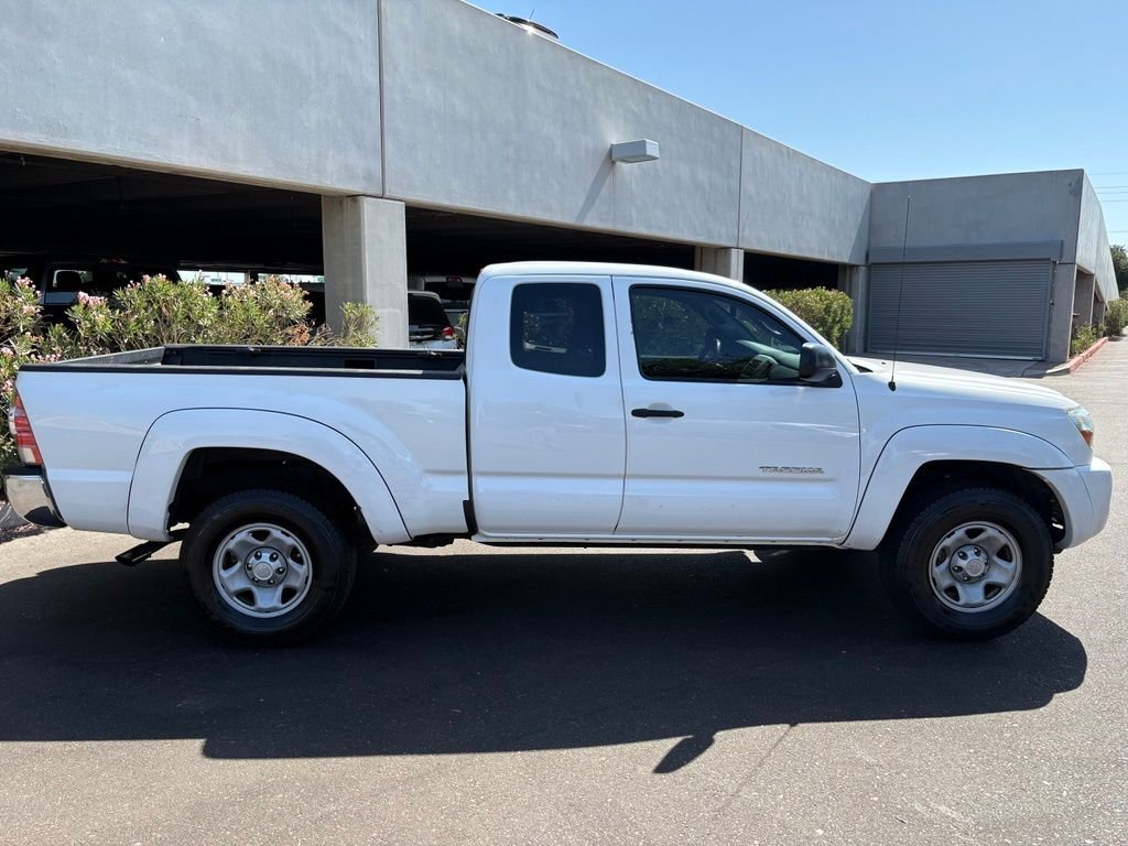 Used 2011 White Toyota PreRunner V6 image 3