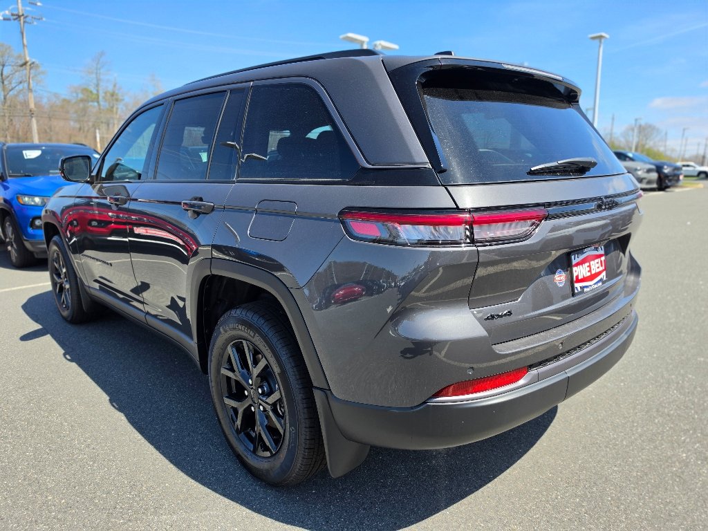 New 2026 Baltic Gray Metallic Clear-Coat Exterior Paint Jeep Altitude image 10