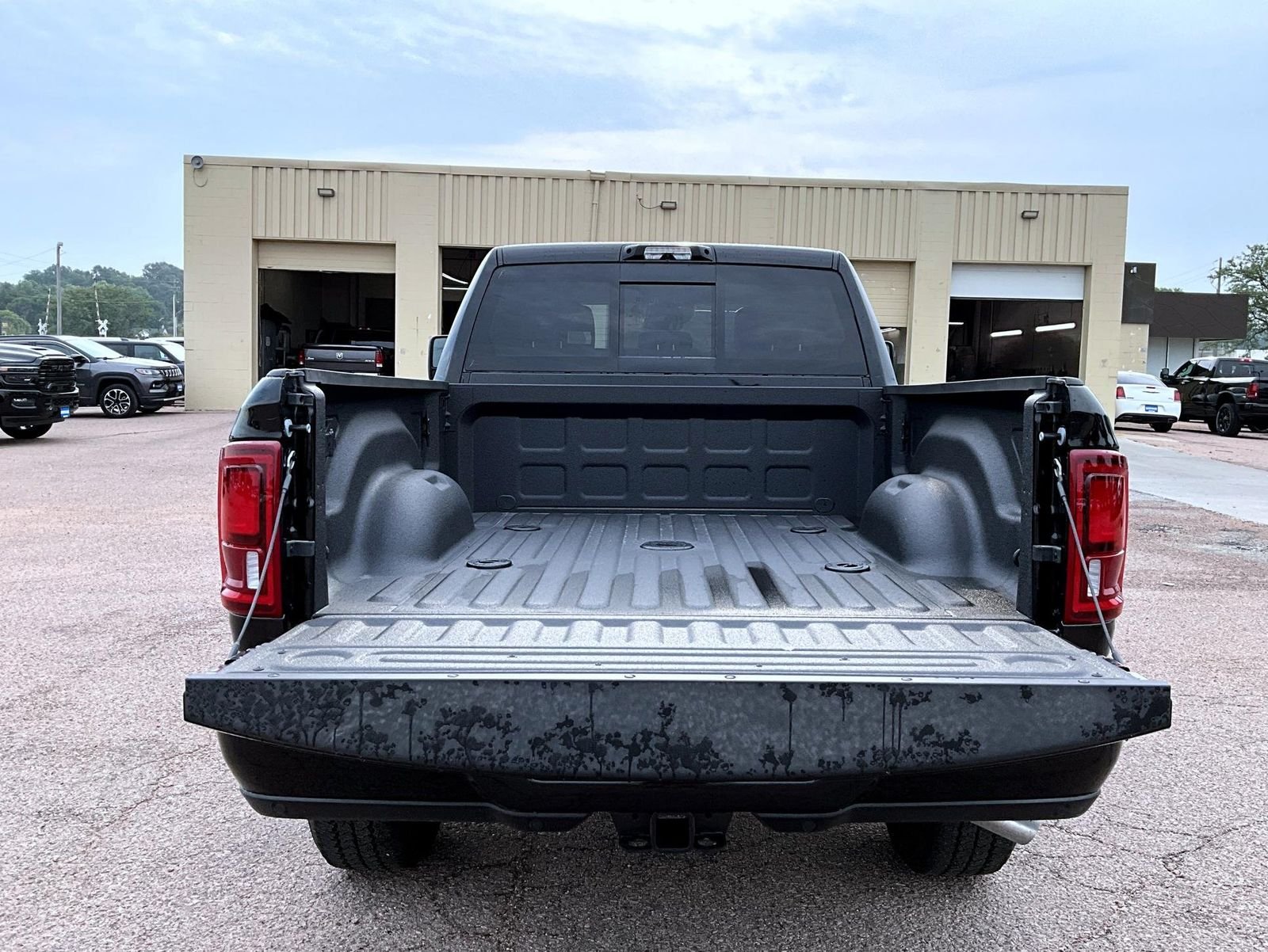 New 2026 Diamond Black Crystal Pearl-Coat Exterior Paint RAM Laramie image 9