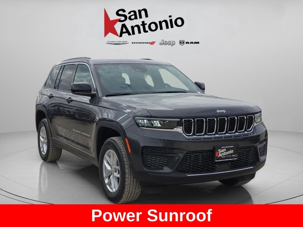 New 2025 Baltic Gray Metallic Clear-Coat Exterior Paint Jeep Laredo X image 3