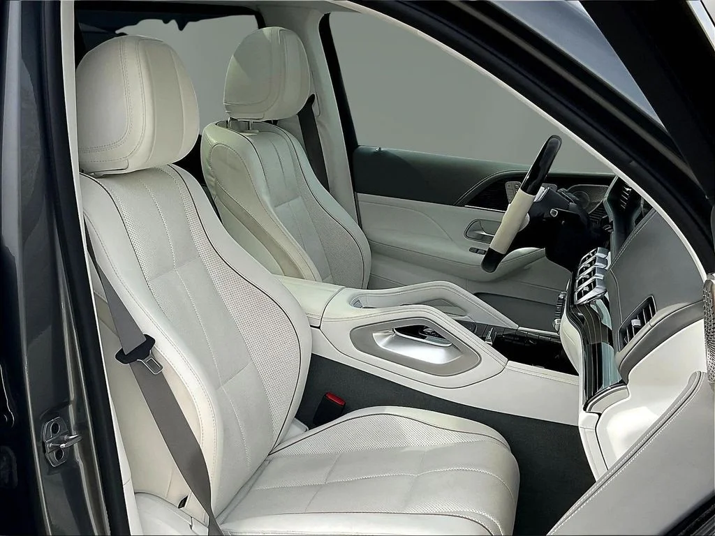 Used 2023 Cirrus Silver Metallic Mercedes-Benz Maybach GLS 600 image 29
