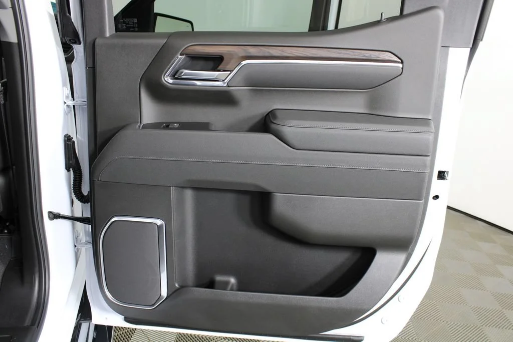 2026 GMC Sierra 1500 SLT - Photo 9