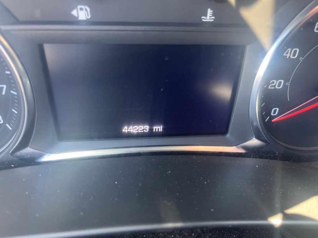 Used 2023 Summit White GMC SLE image 4