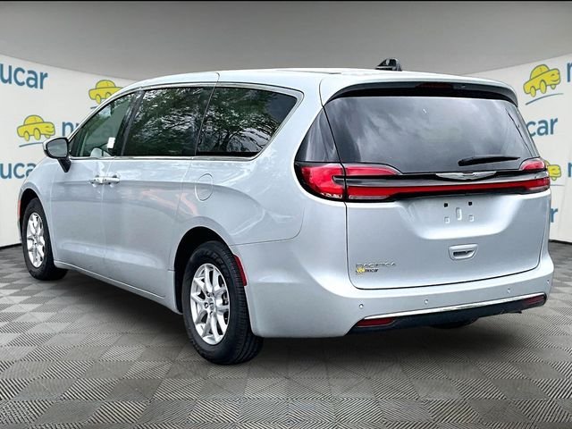 Used 2023 Silver Chrysler Touring L image 2