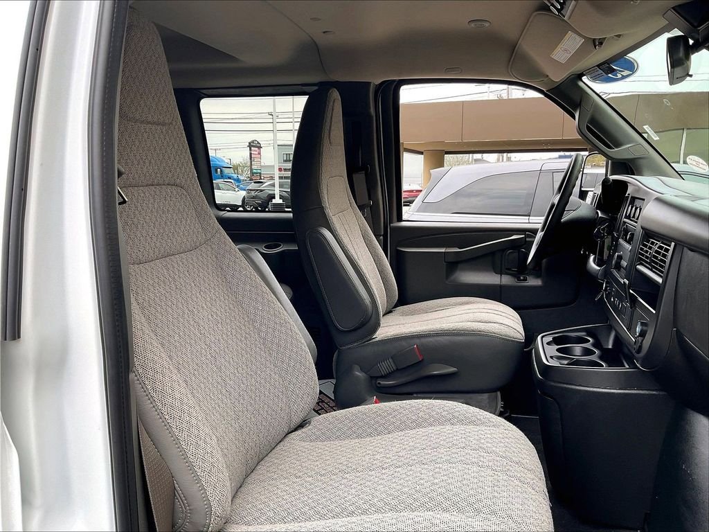 Used 2025 White Chevrolet LT image 11
