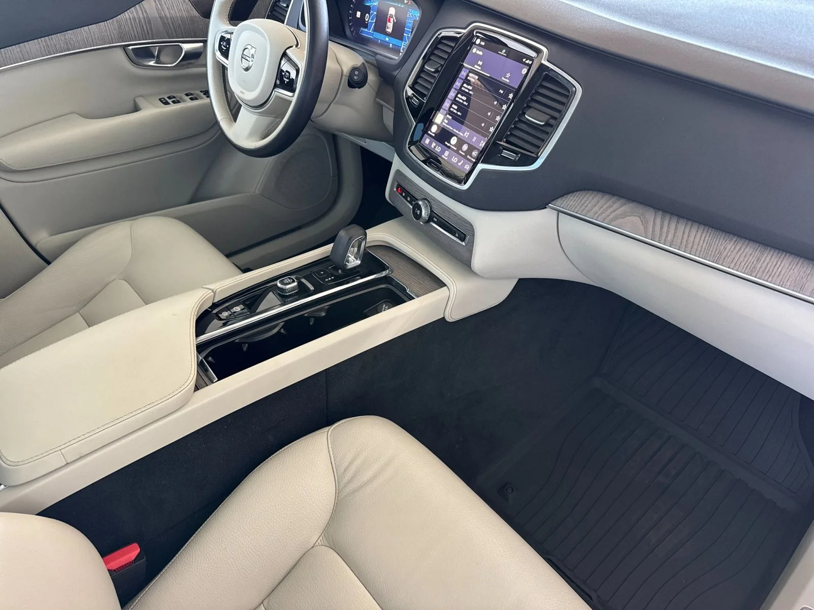 Used 2023 White Volvo T8 Plus Bright Theme 7 Passenger image 19