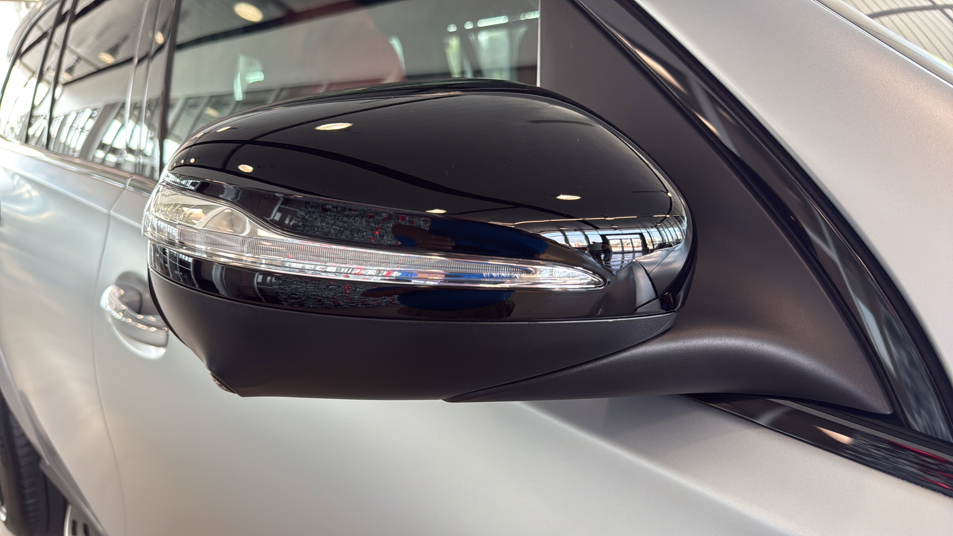 New 2026 MANUFAKTUR Signature Cirrus Silver Magno Mercedes-Benz AMG® GLS 63 image 16