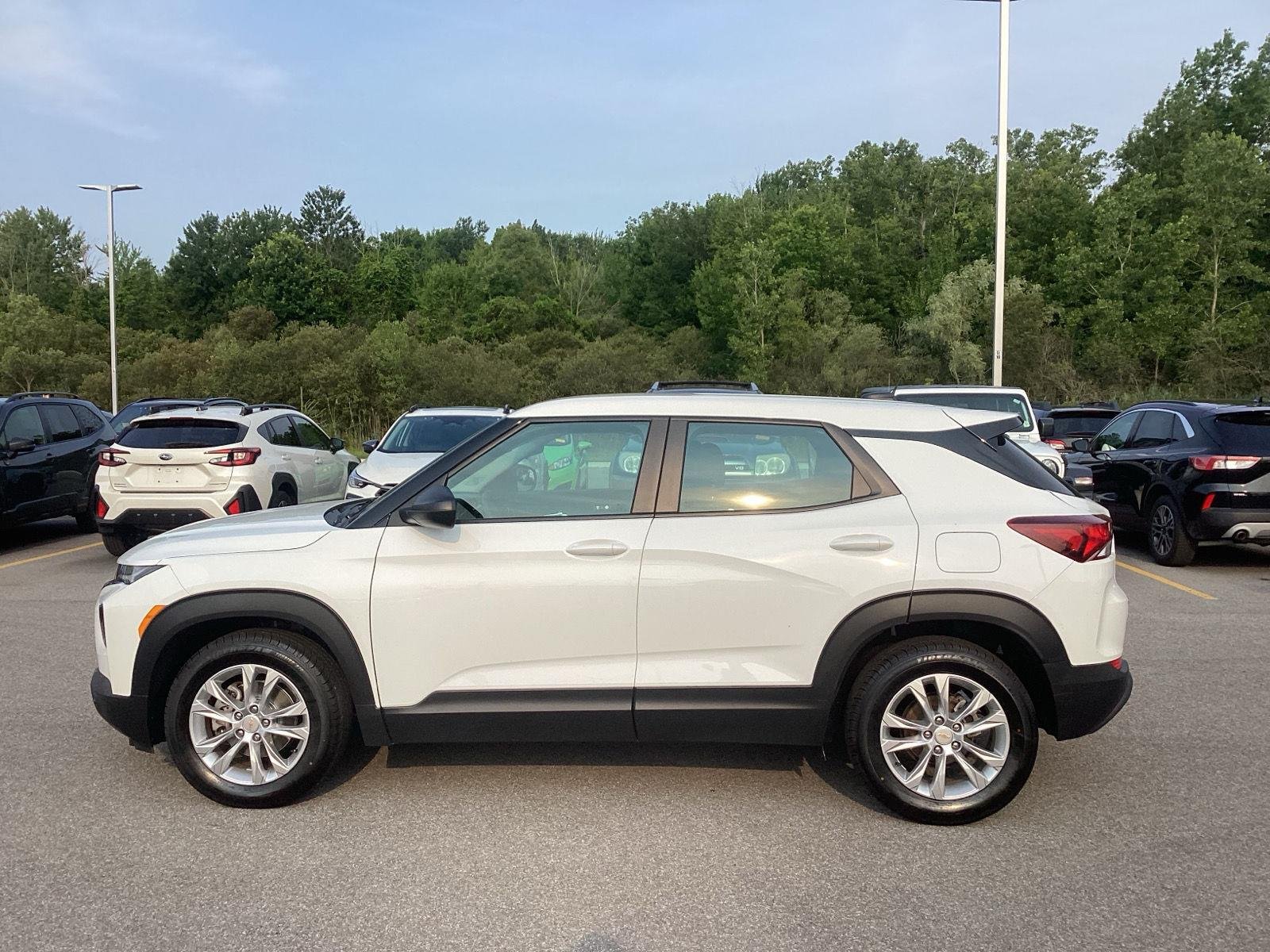 Used 2022 Summit White Chevrolet LS image 4