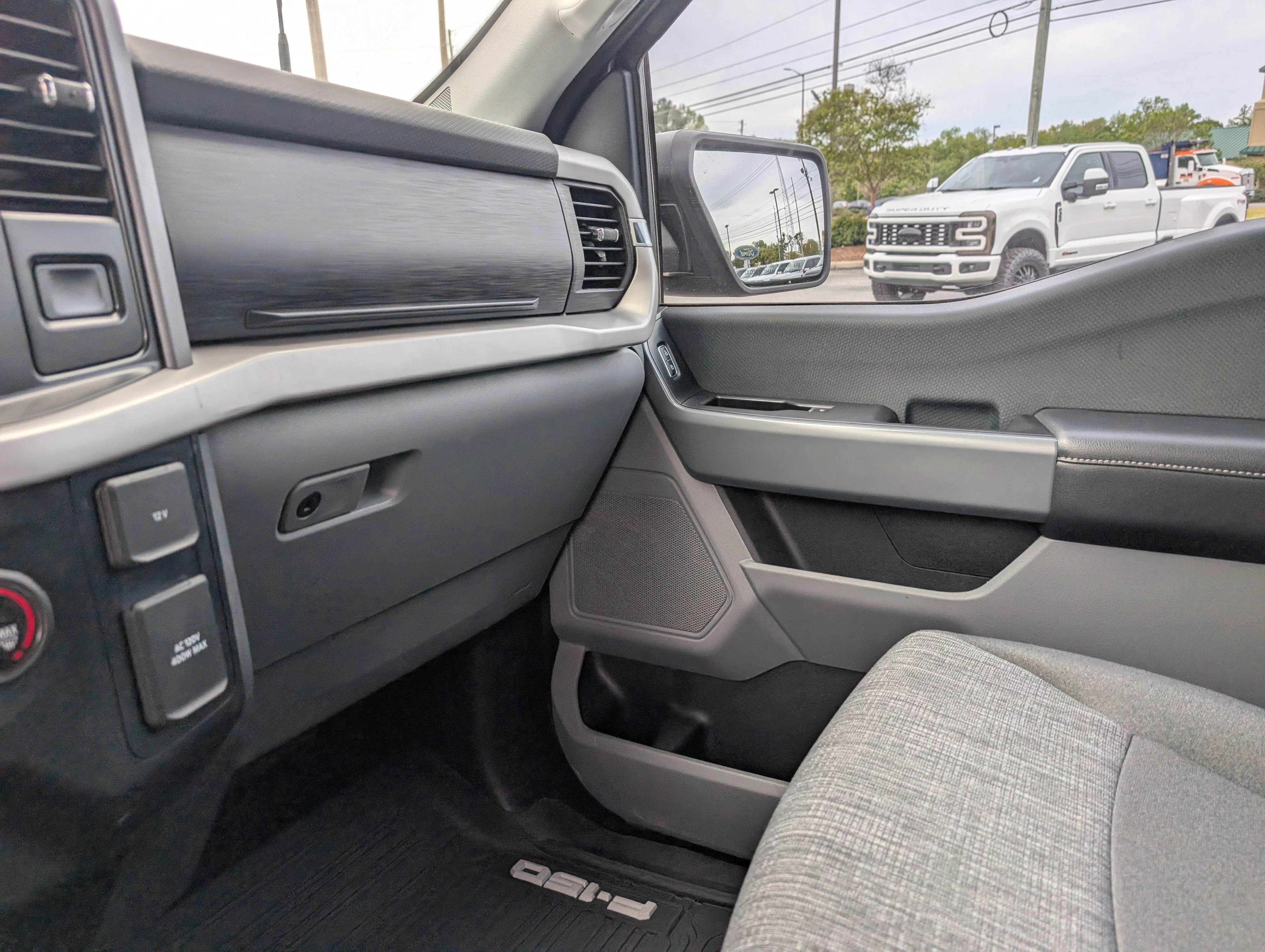 Used 2023 Gray Metallic Ford XLT image 30