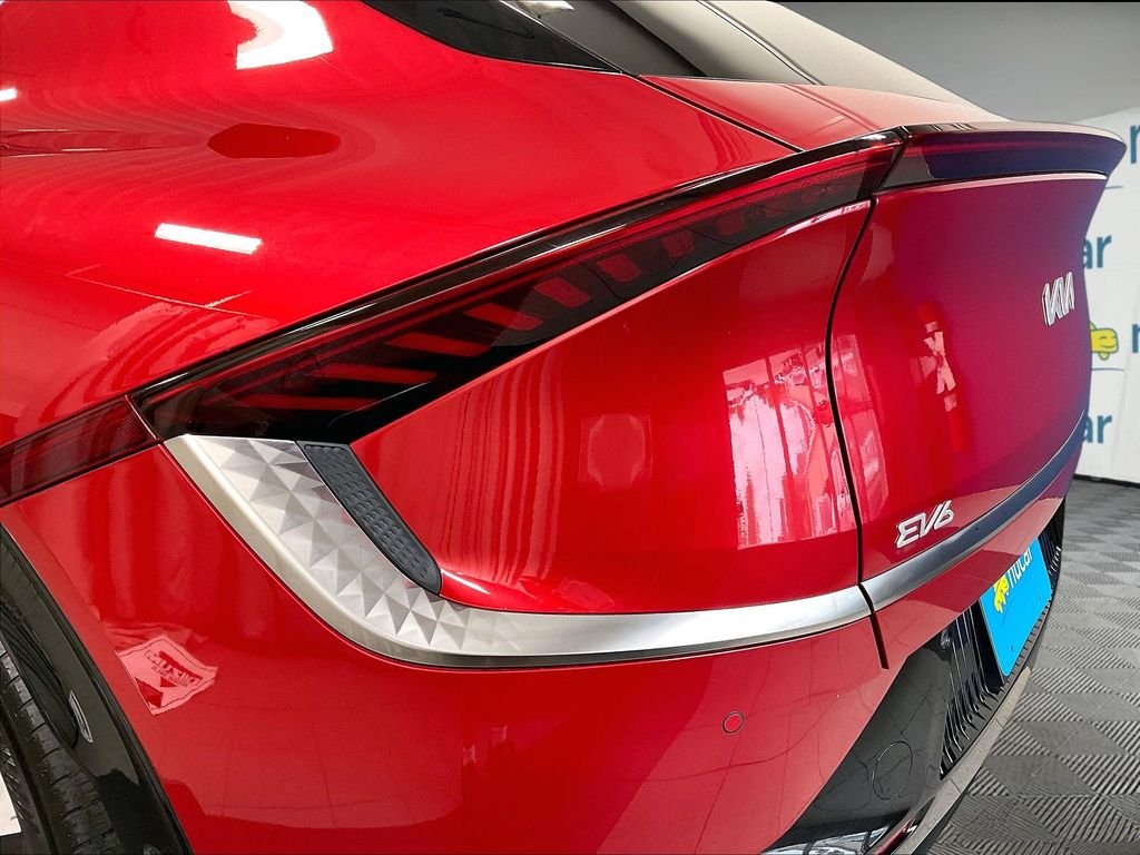 Used 2022 Red Kia Wind image 34