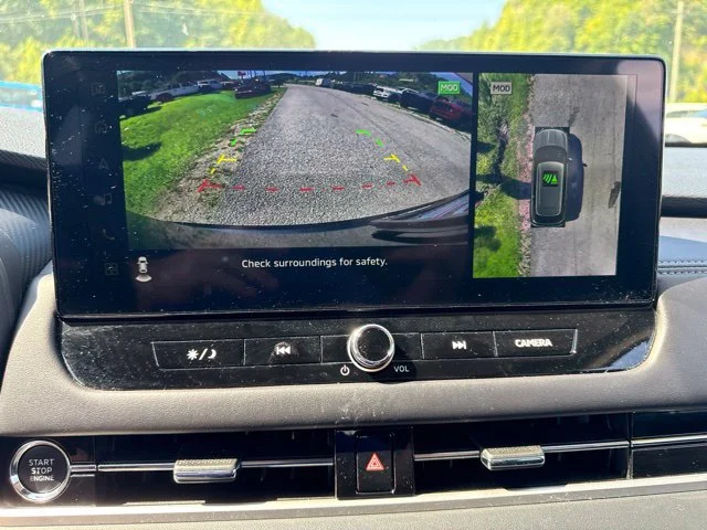 Used 2025  Mitsubishi  image 41