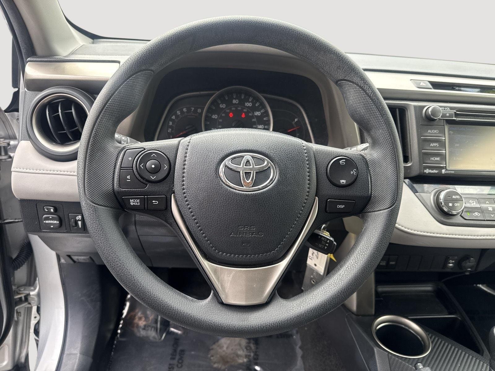 Used 2014 Classic Silver Metallic Toyota XLE image 10
