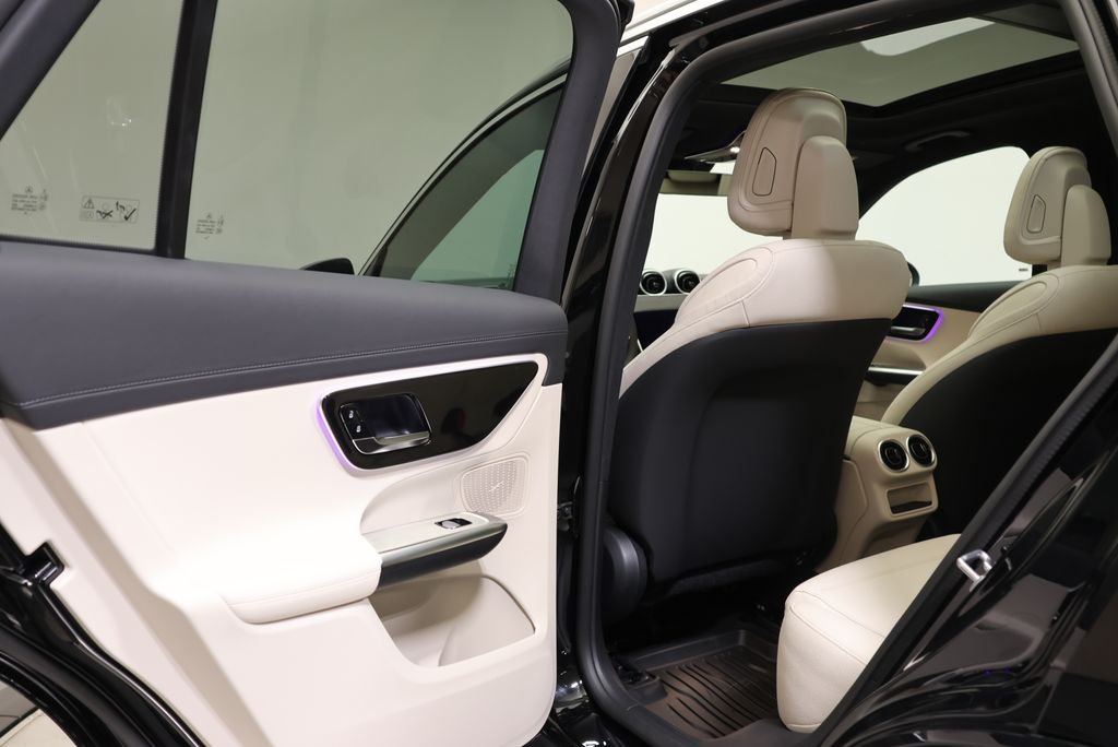 New 2027 Black Mercedes-Benz GLC 300 image 40
