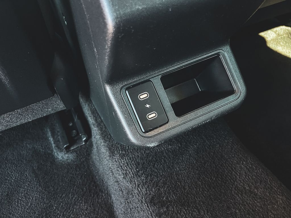 Used 2025 White Kia LXS image 19