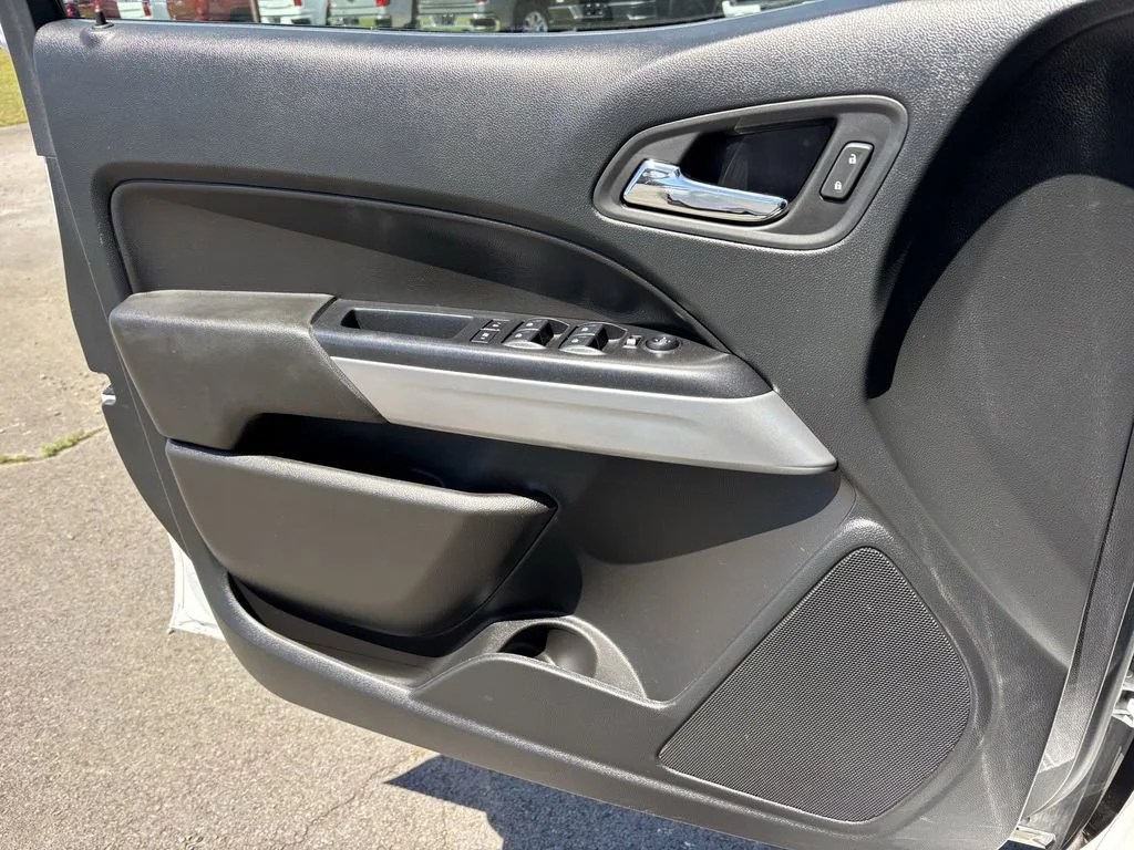 Used 2020 SUMMIT WHITE Chevrolet 4WD LT image 16